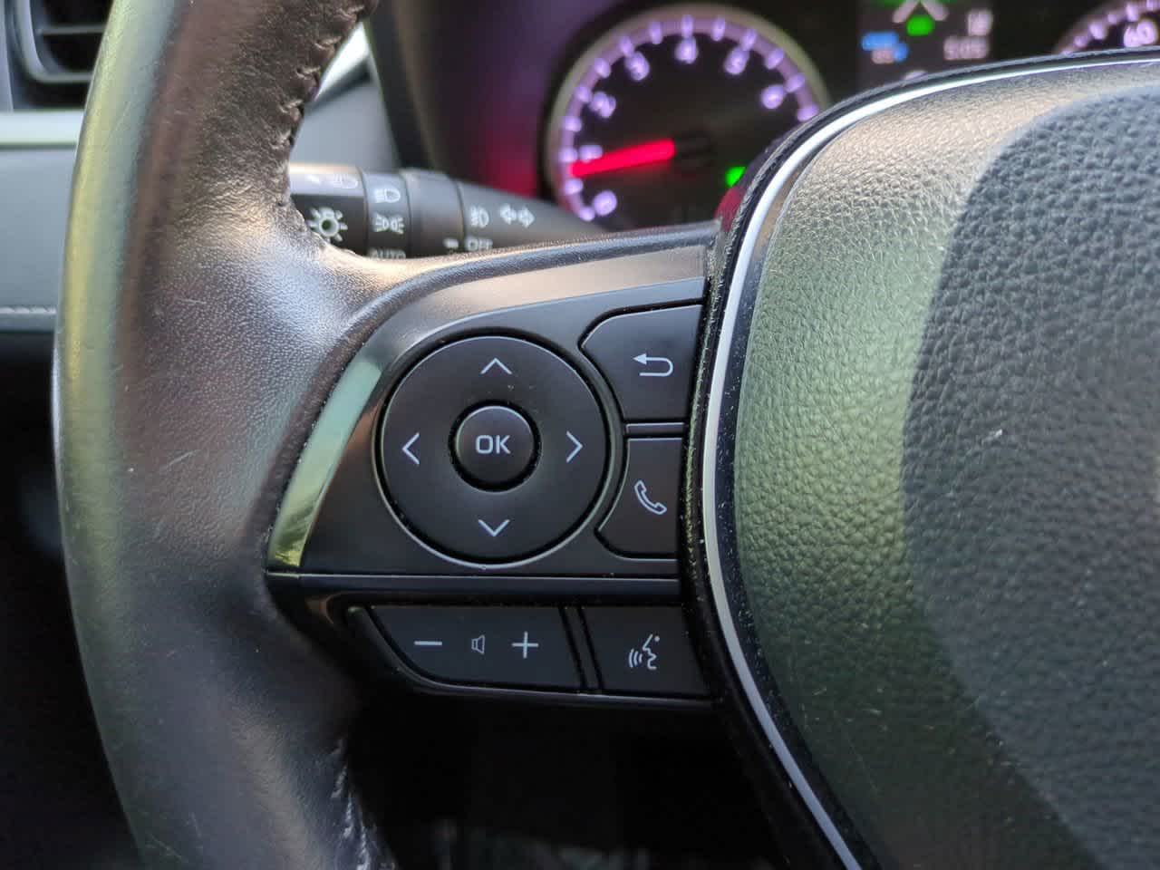 Thumbnail: 2020 Toyota RAV4 - 23