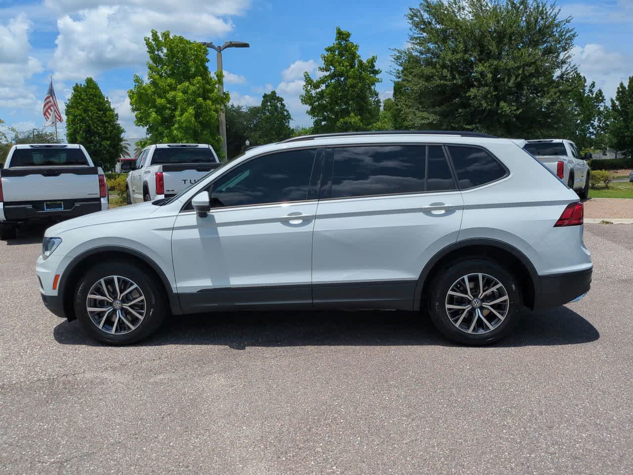 Thumbnail: 2021 Volkswagen Tiguan - 3