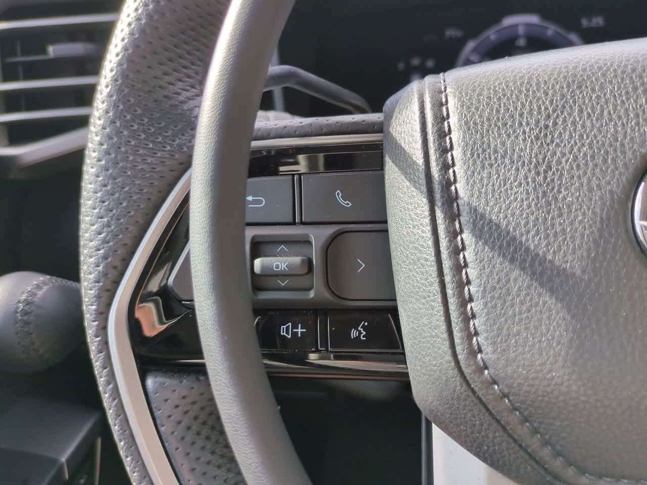 Thumbnail: 2023 Toyota Sequoia - 25