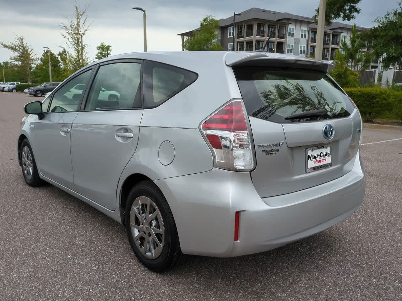 Thumbnail: 2015 Toyota Prius v - 4