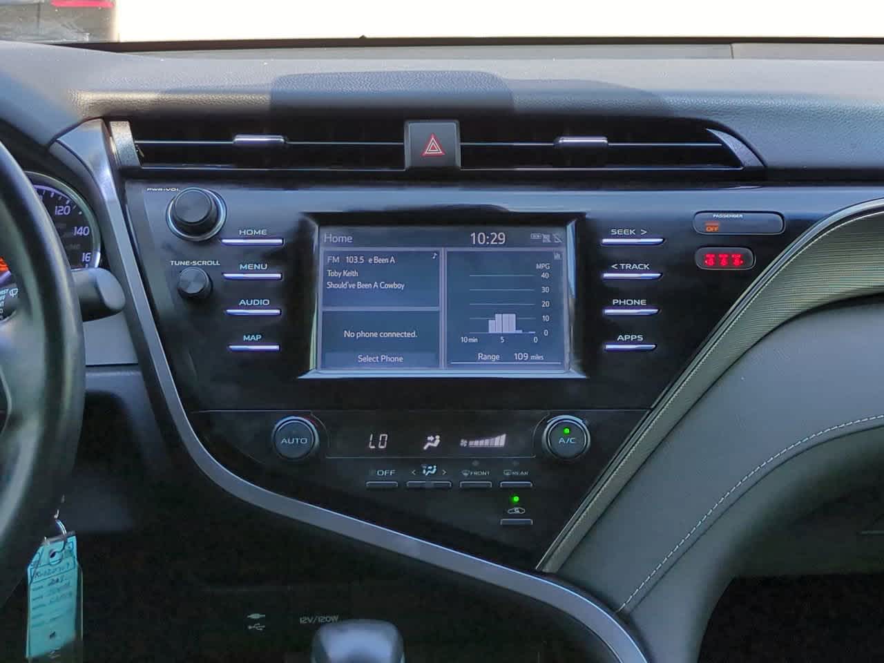 Thumbnail: 2019 Toyota Camry - 16