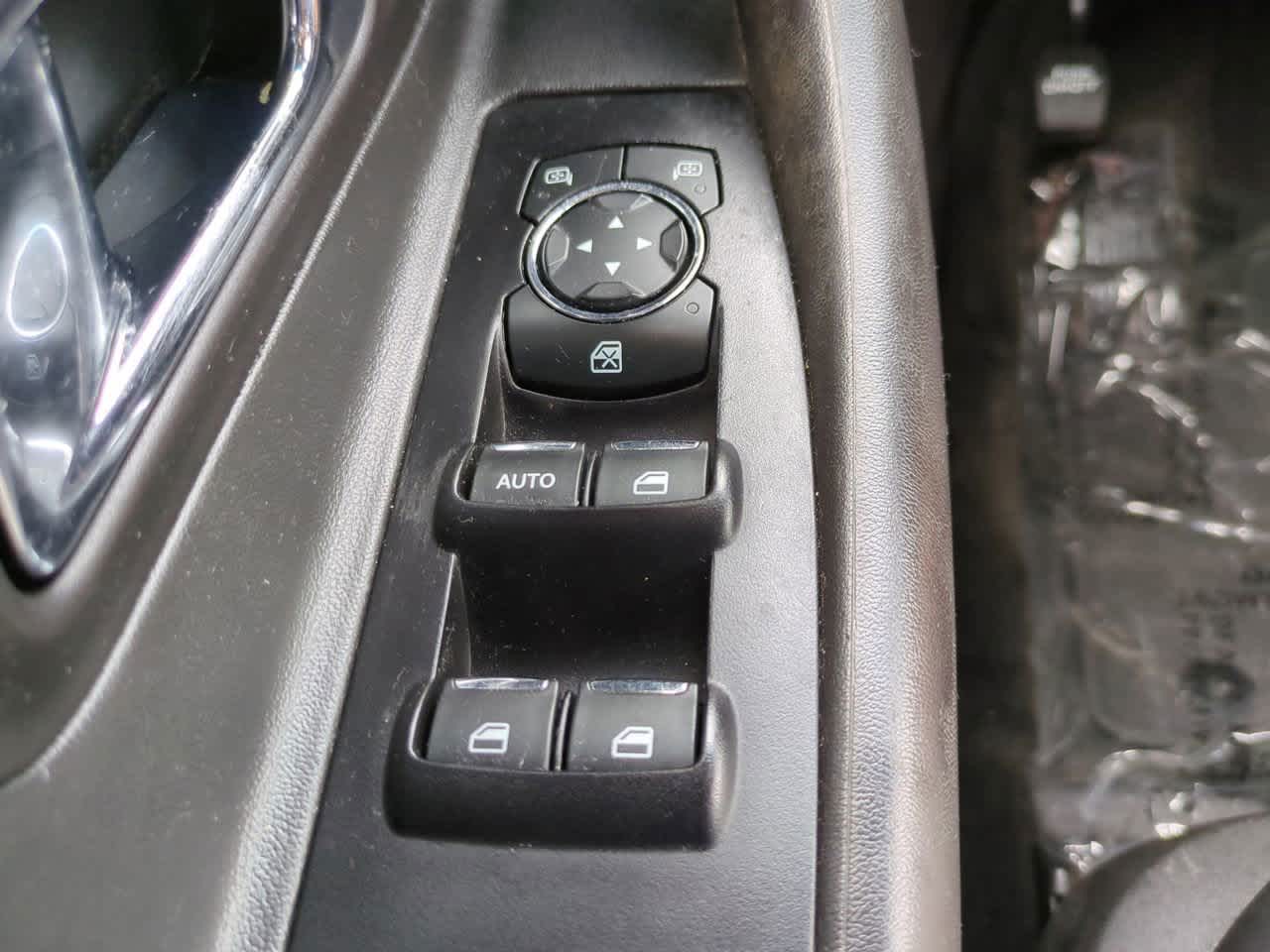 Thumbnail: 2016 Ford Taurus - 21