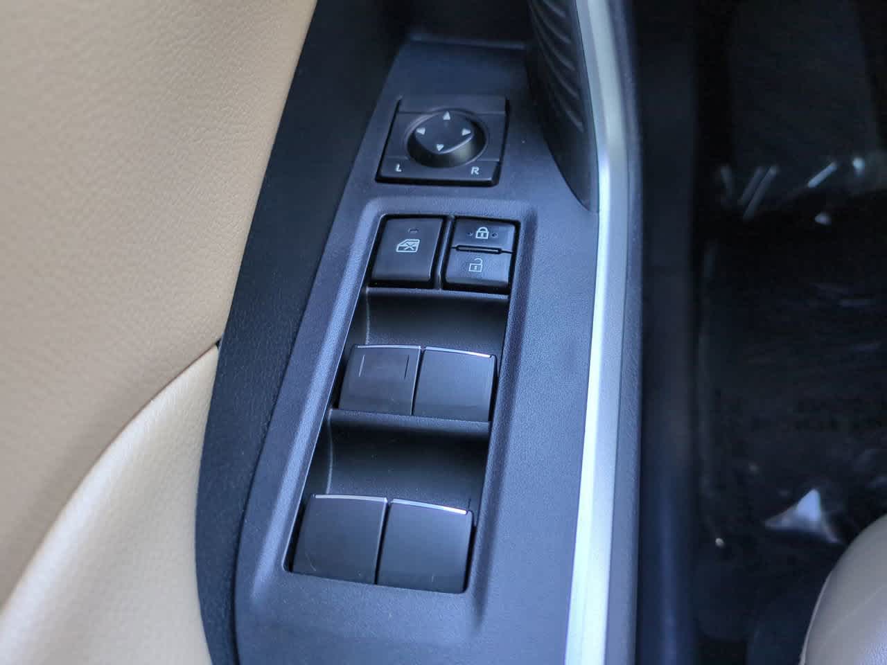 Thumbnail: 2021 Toyota RAV4 - 22