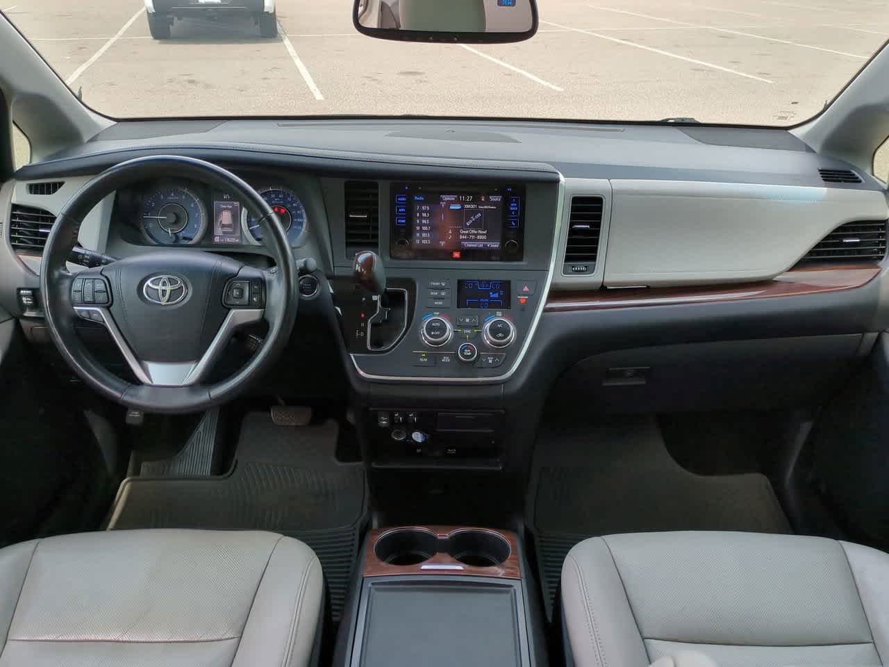 2015 Toyota Sienna Limited 15