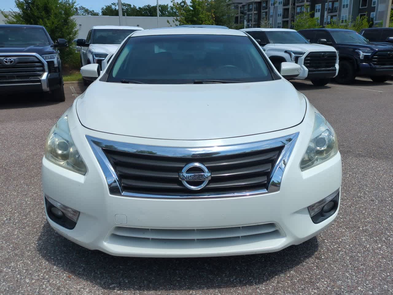 Thumbnail: 2015 Nissan Altima - 9
