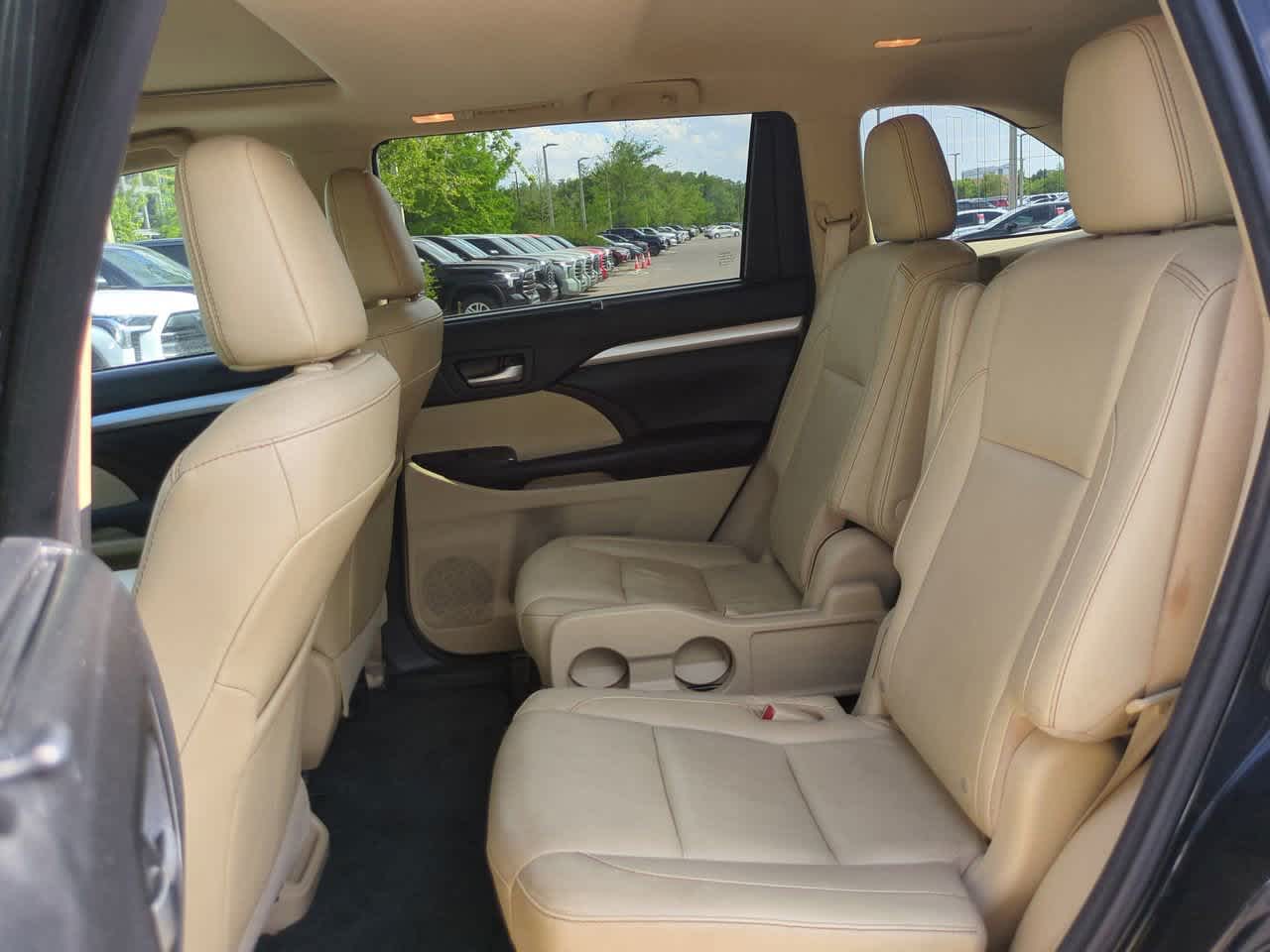 Thumbnail: 2016 Toyota Highlander - 14