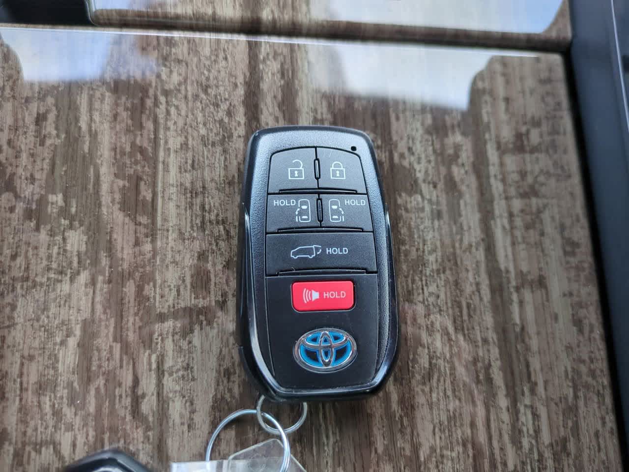 Thumbnail: 2025 Toyota Sienna - 27