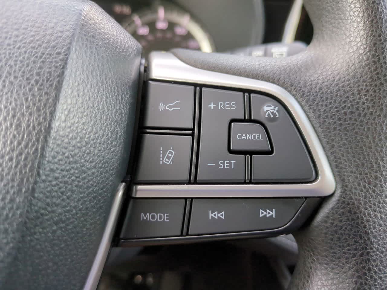 Thumbnail: 2023 Toyota Highlander - 24