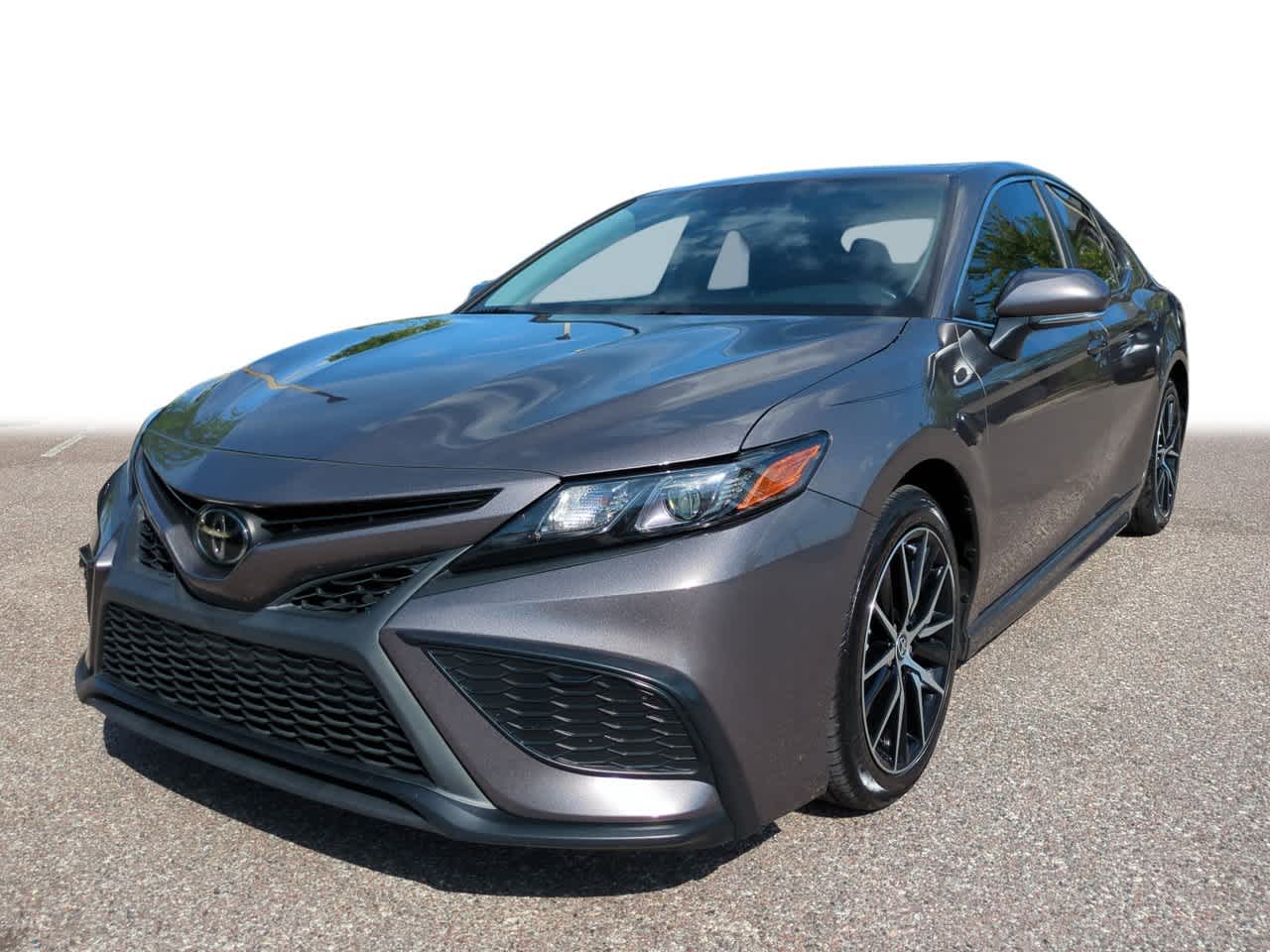 2024 Toyota Camry SE's photo