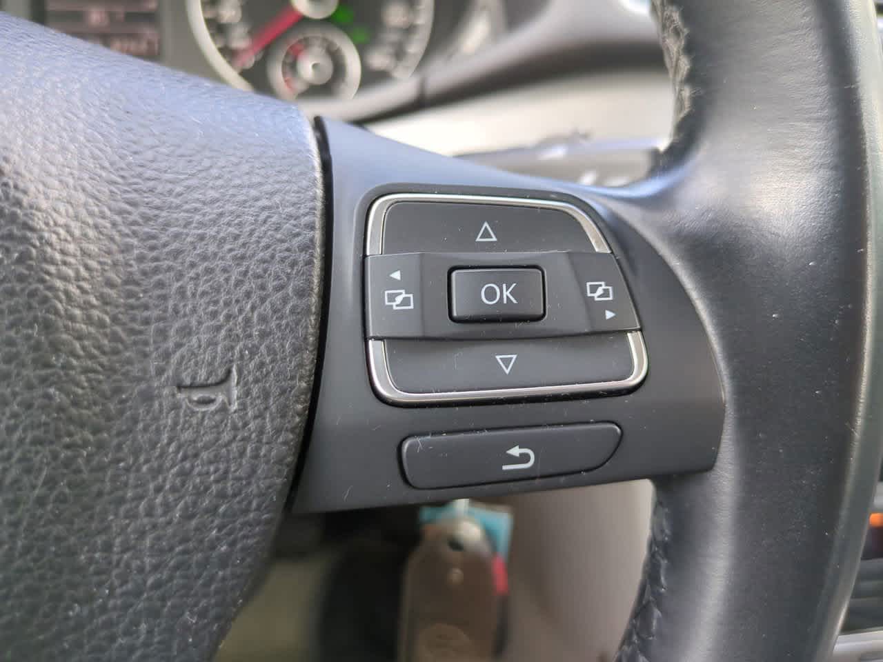 Thumbnail: 2014 Volkswagen Passat - 23