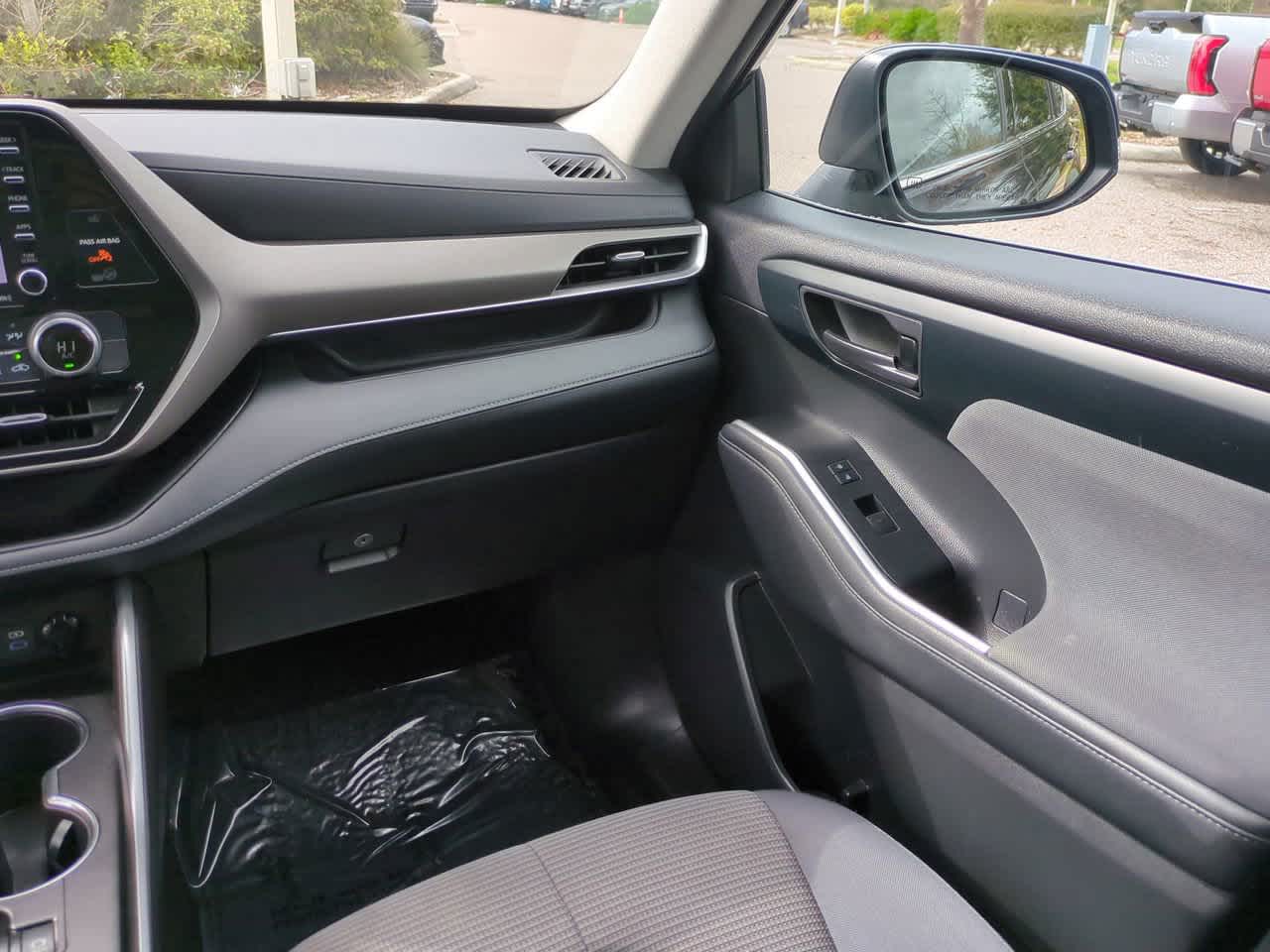 Thumbnail: 2022 Toyota Highlander - 17