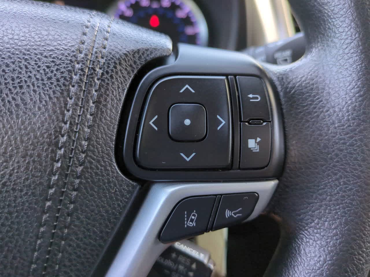 Thumbnail: 2018 Toyota Highlander - 24