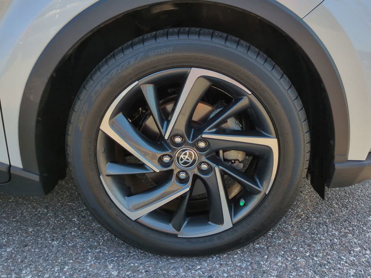 Thumbnail: 2022 Toyota C-HR - 11