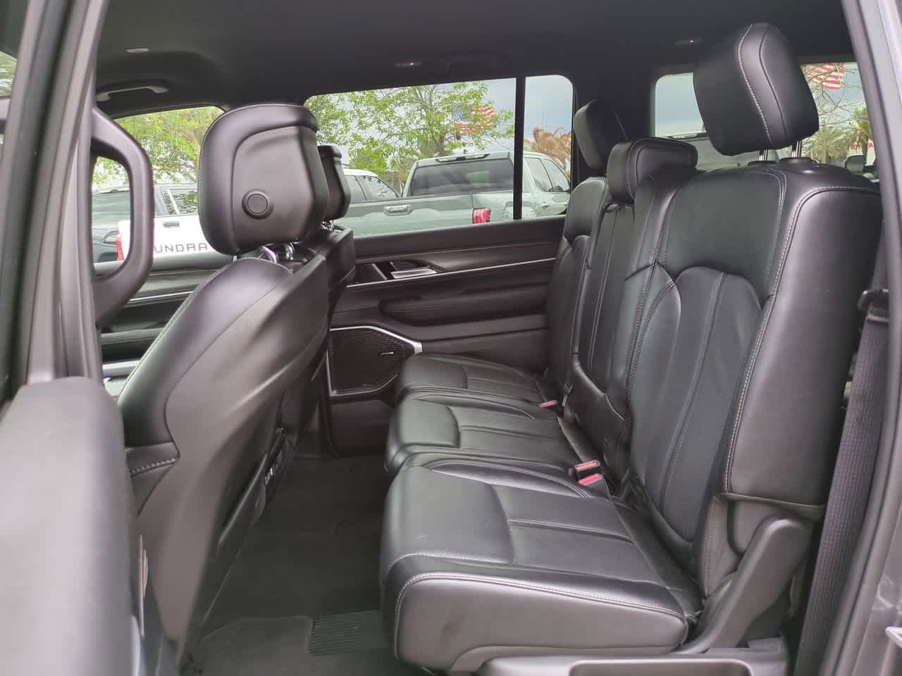 Thumbnail: 2024 Jeep Wagoneer - 14