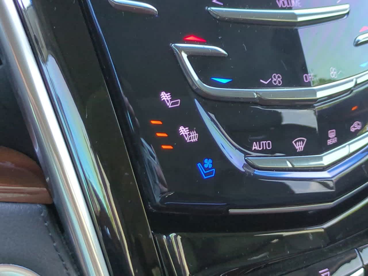 Thumbnail: 2019 Cadillac Escalade - 23