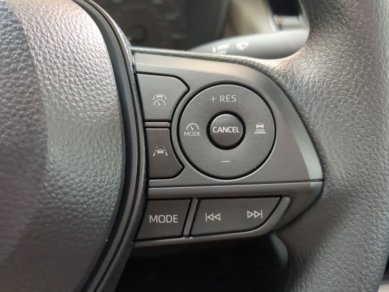 2025 Toyota Corolla LE 24