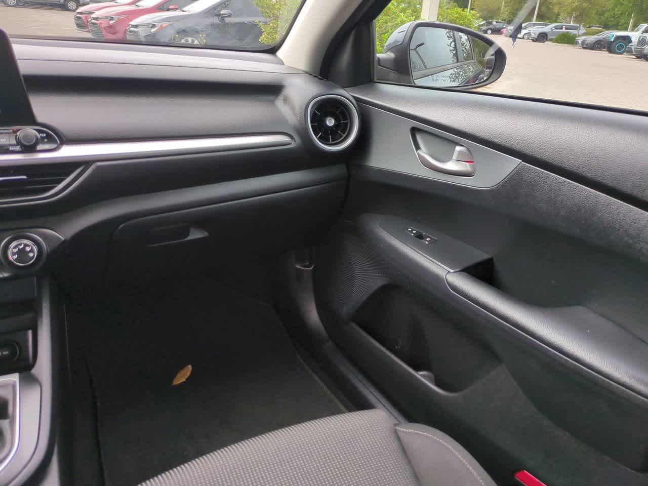 Thumbnail: 2021 Kia Forte - 16