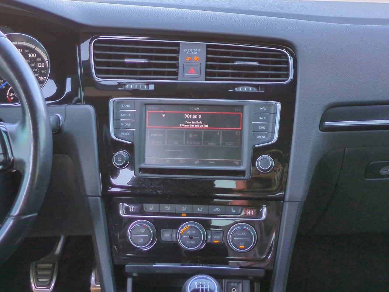 Thumbnail: 2016 Volkswagen Golf - 17