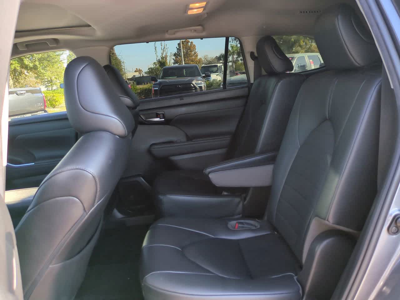 Thumbnail: 2023 Toyota Highlander - 14