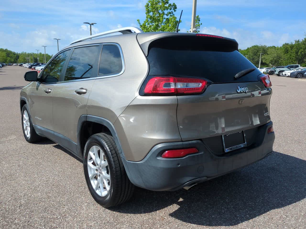 Thumbnail: 2017 Jeep Cherokee - 4