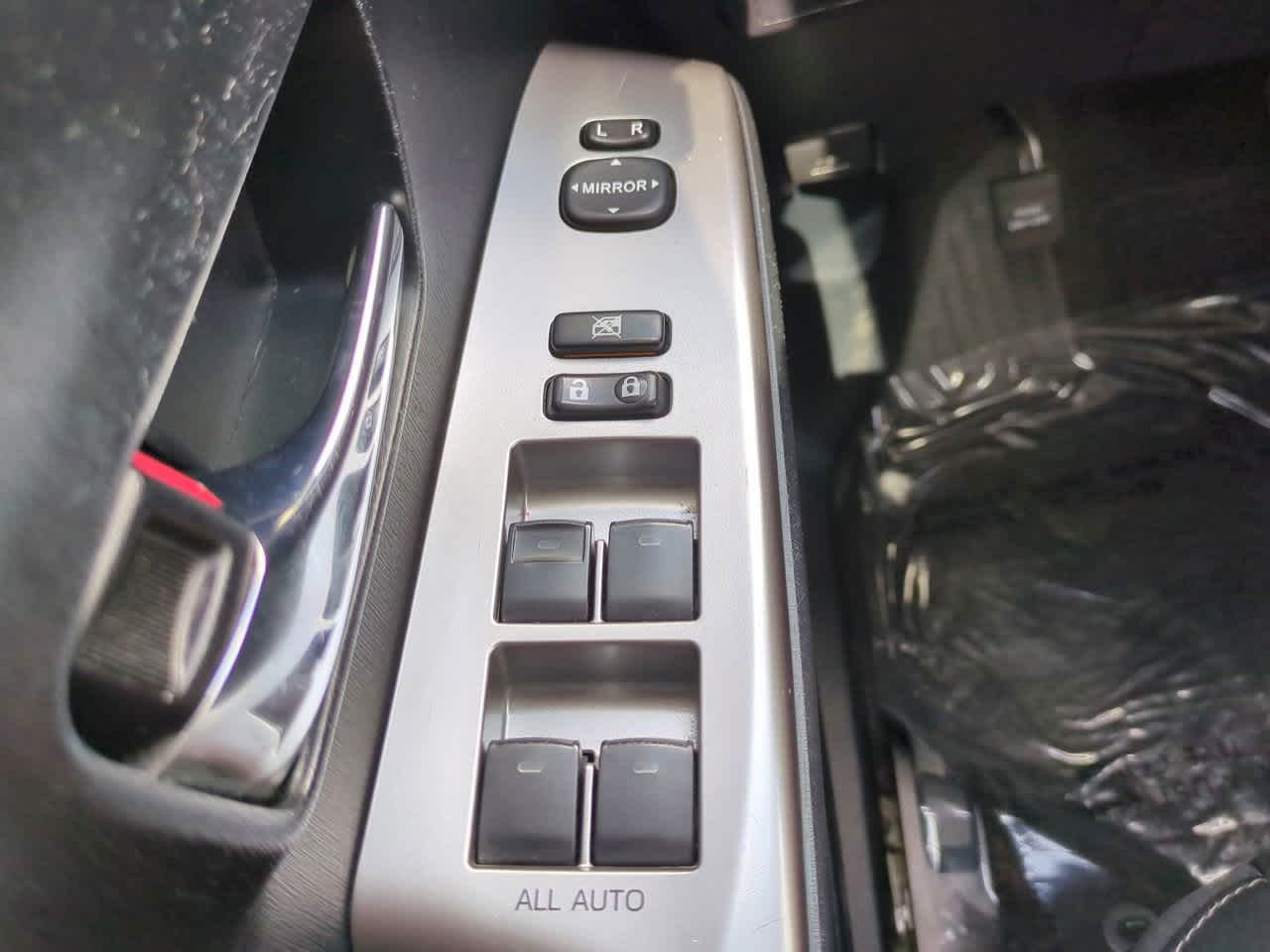 Thumbnail: 2015 Toyota Prius v - 21