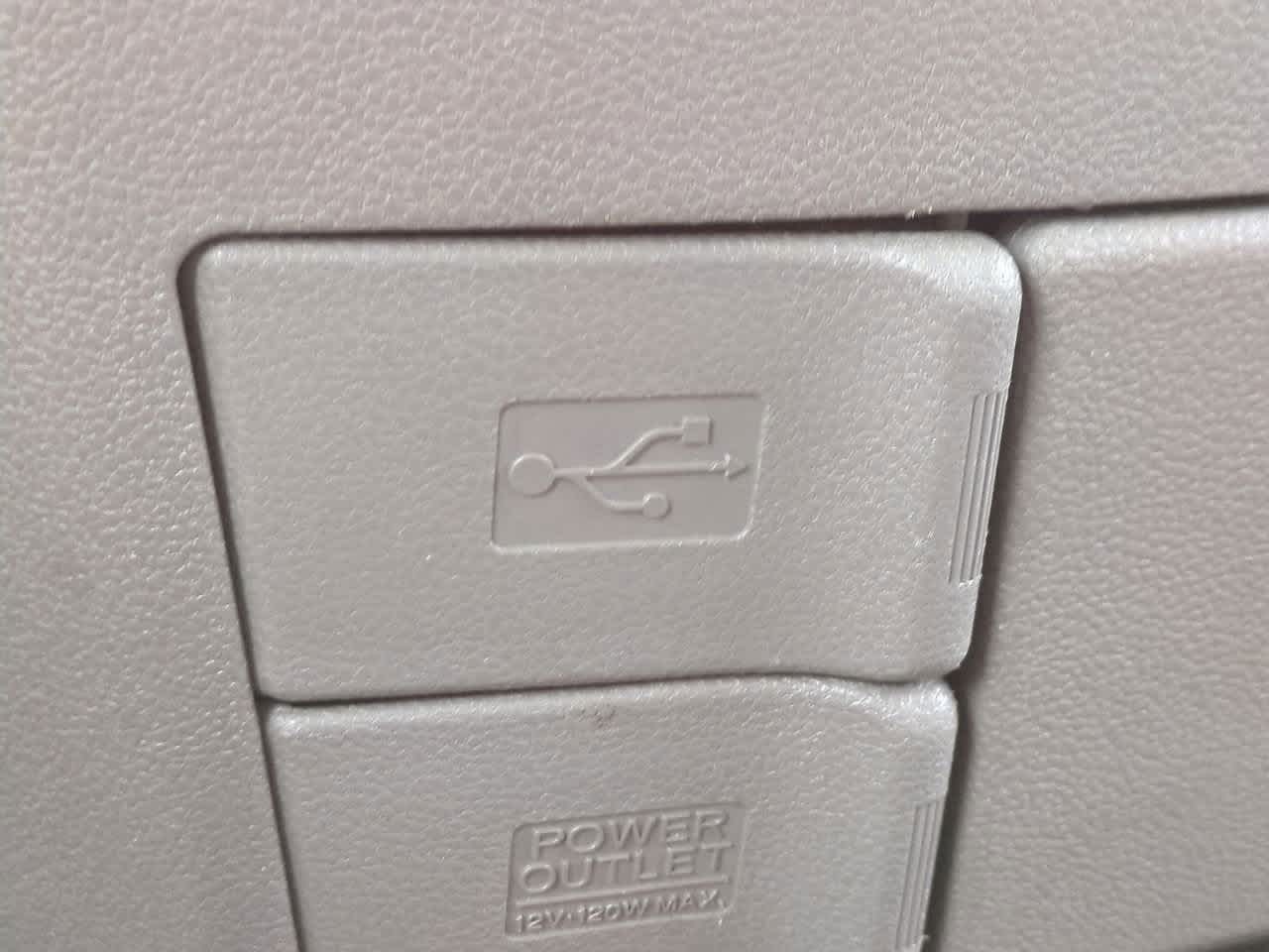 Thumbnail: 2015 Honda Odyssey - 21