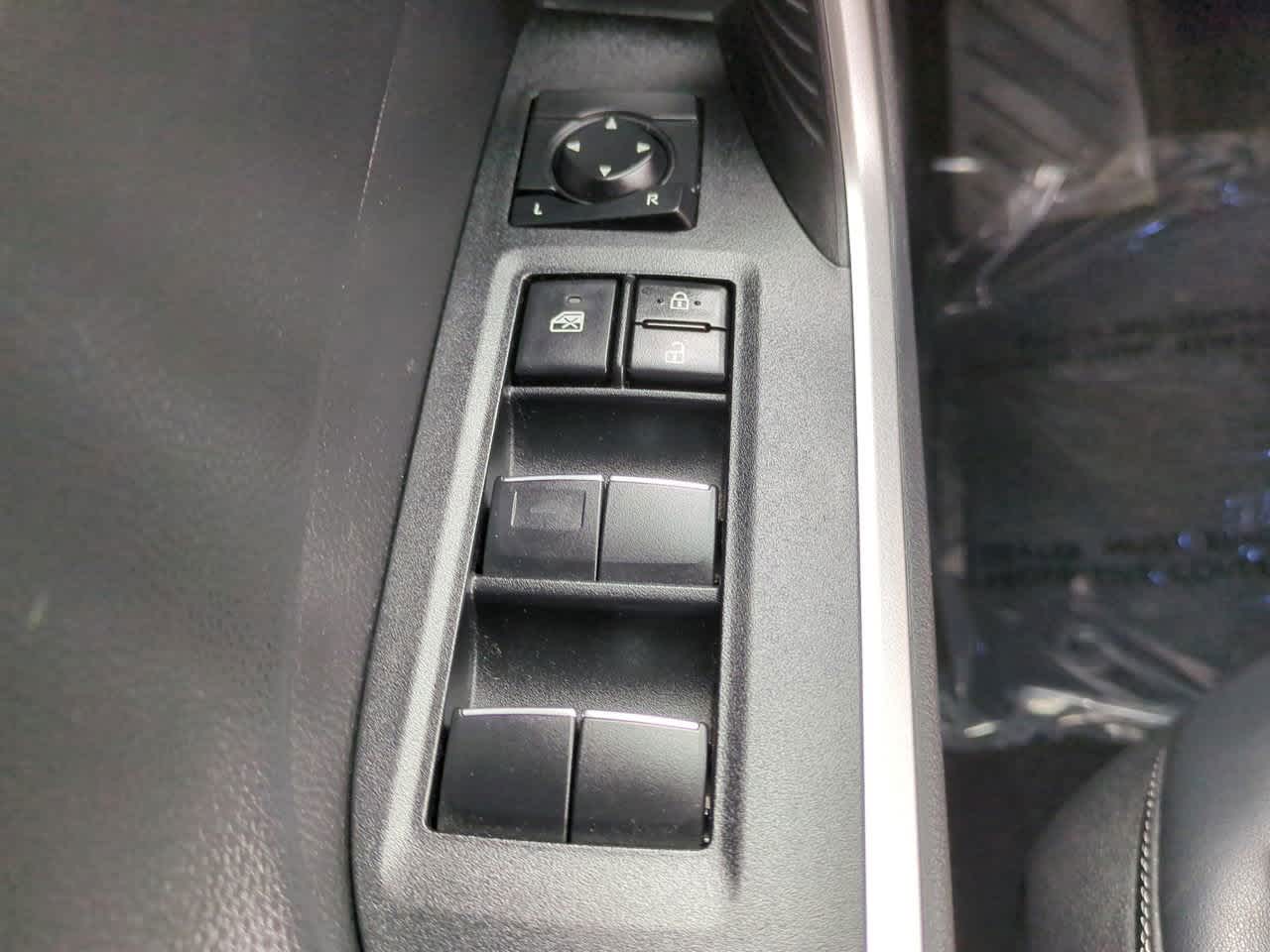 Thumbnail: 2021 Toyota RAV4 - 23