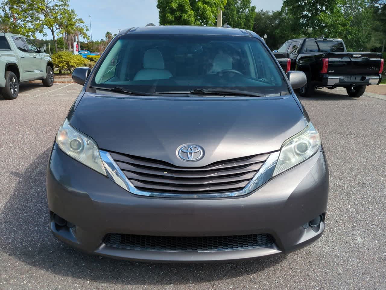 Thumbnail: 2017 Toyota Sienna - 9