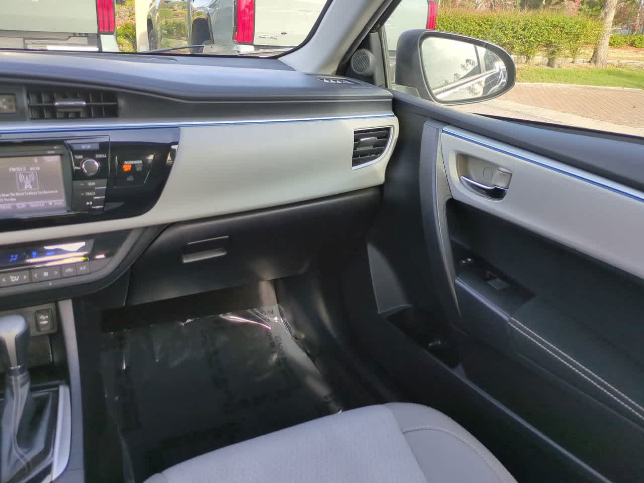 Thumbnail: 2015 Toyota Corolla - 16