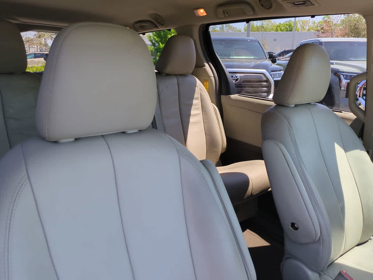 Thumbnail: 2014 Toyota Sienna - 7