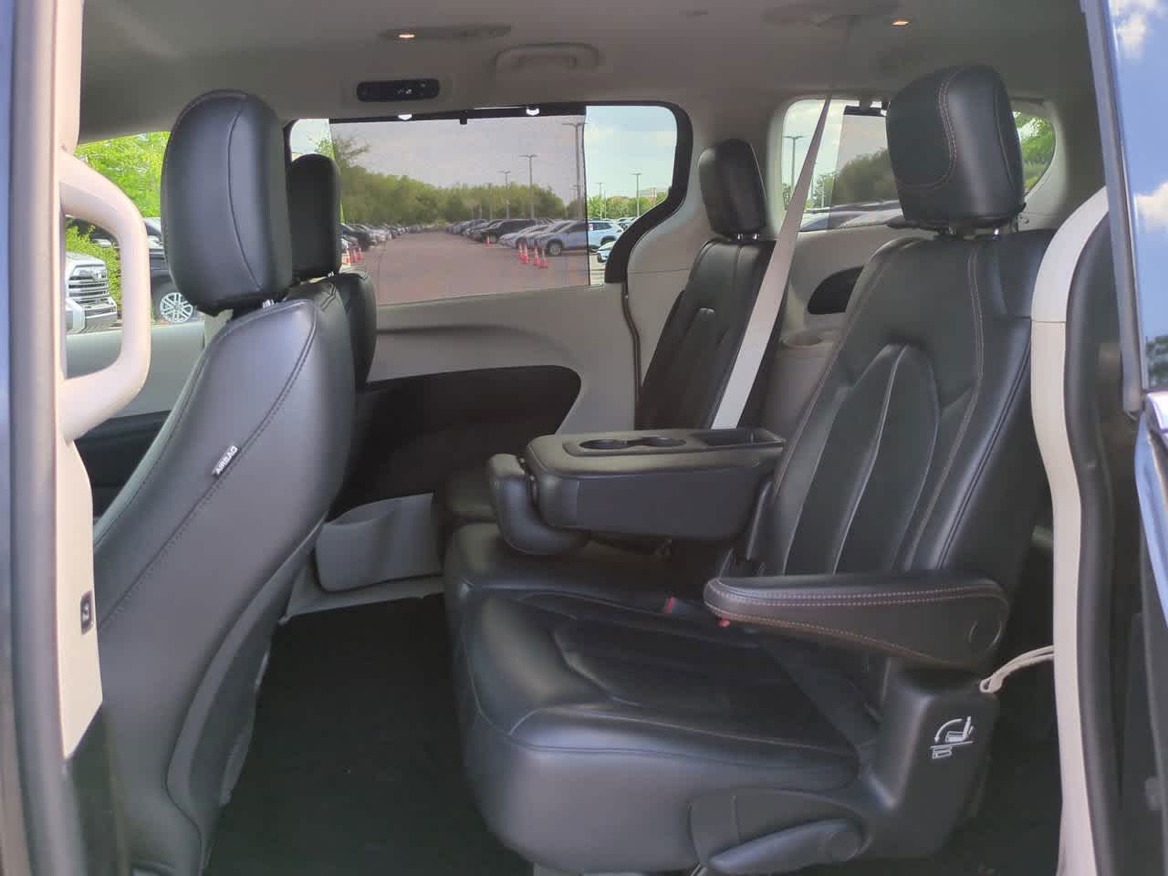 Thumbnail: 2017 Chrysler Pacifica - 14