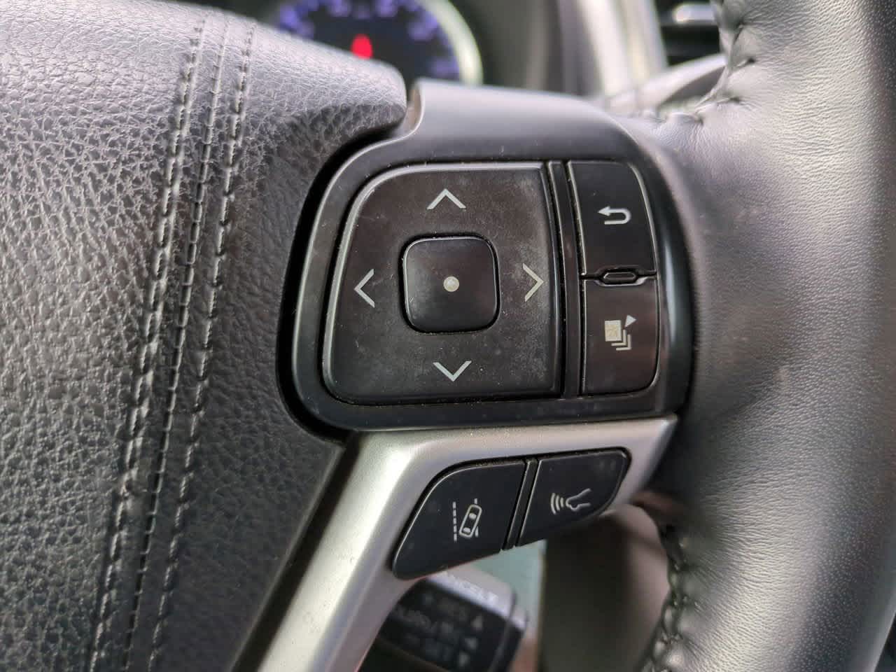 Thumbnail: 2018 Toyota Highlander - 24