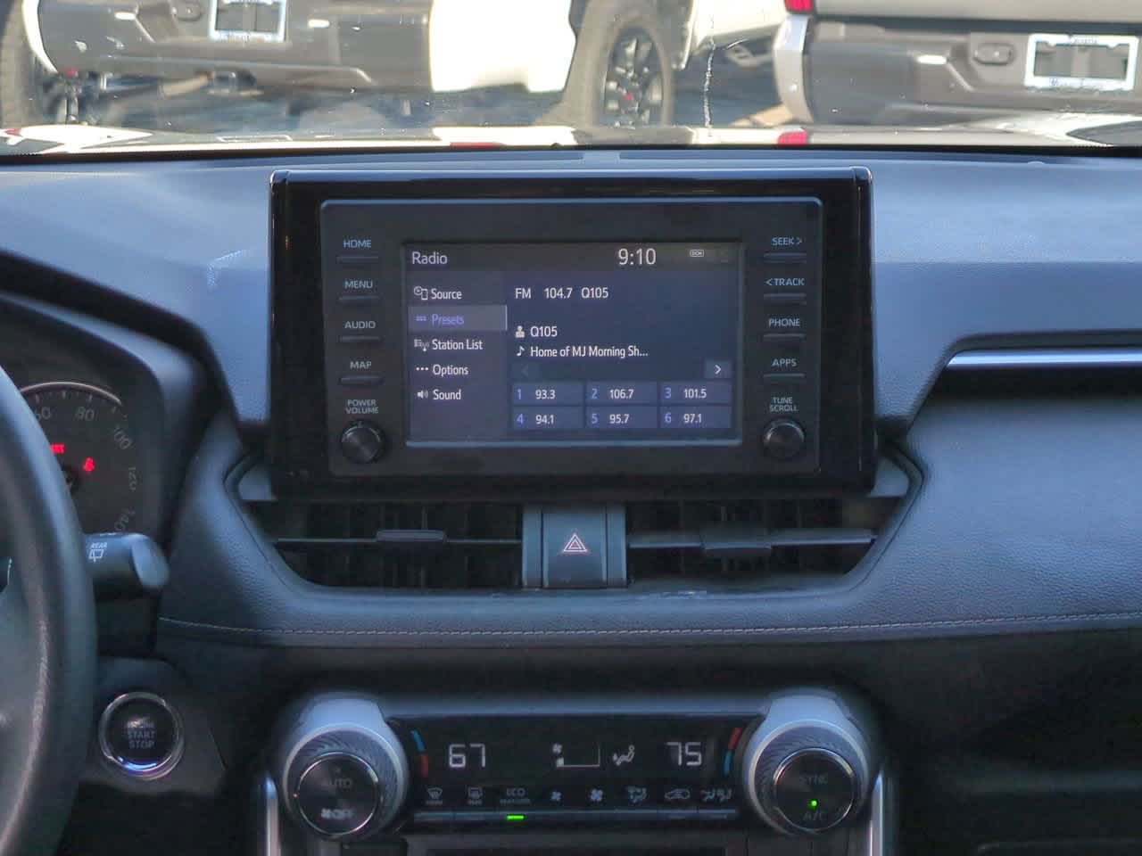 Thumbnail: 2019 Toyota RAV4 - 17