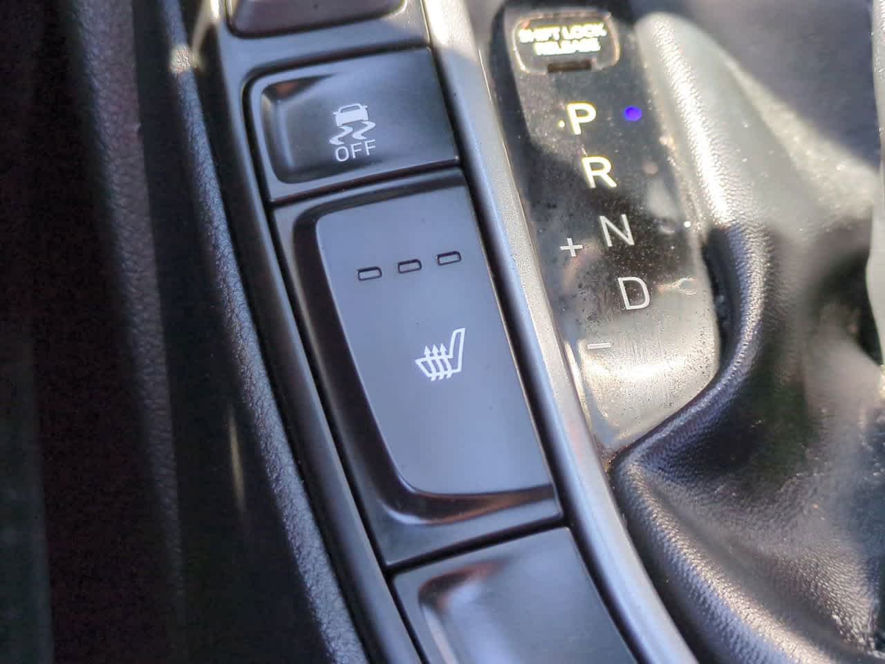 Thumbnail: 2019 Hyundai Veloster - 18