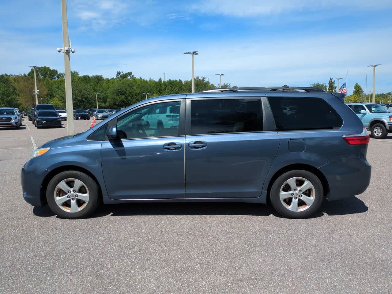 Thumbnail: 2015 Toyota Sienna - 3