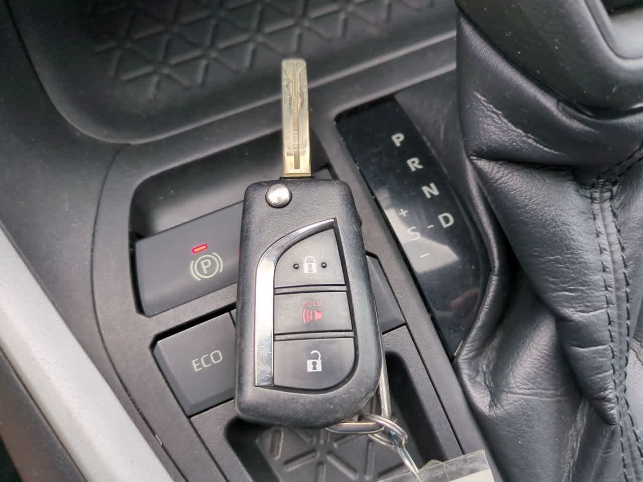 Thumbnail: 2021 Toyota RAV4 - 25