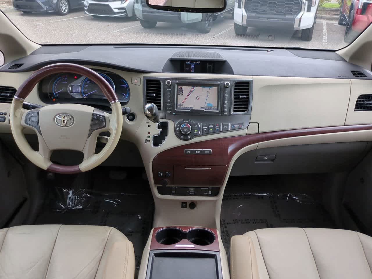 Thumbnail: 2011 Toyota Sienna - 15