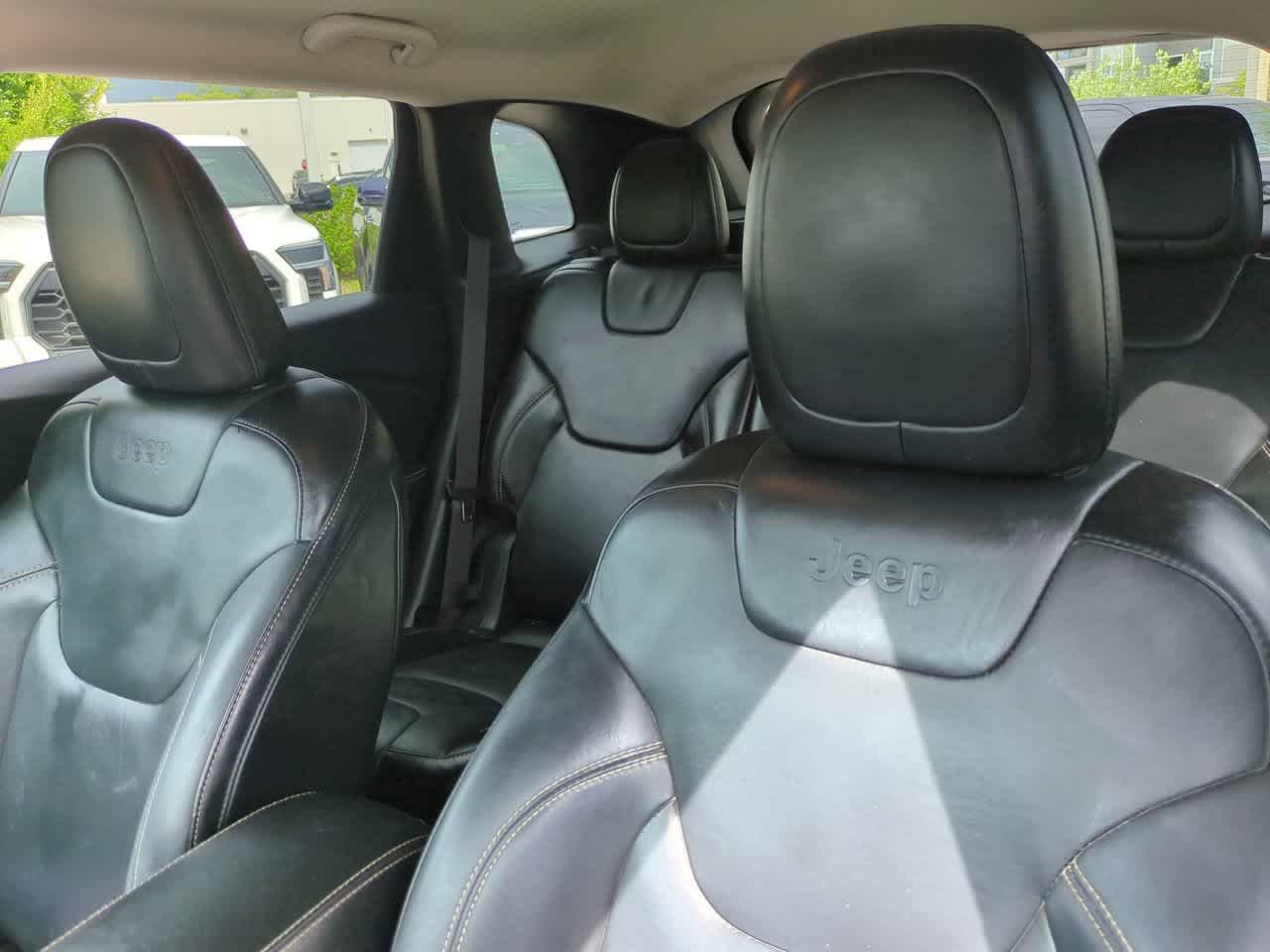 Thumbnail: 2015 Jeep Cherokee - 8