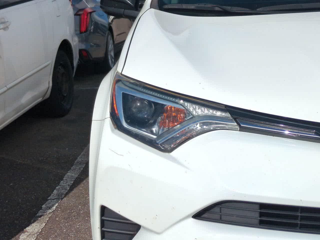 Thumbnail: 2018 Toyota RAV4 - 8