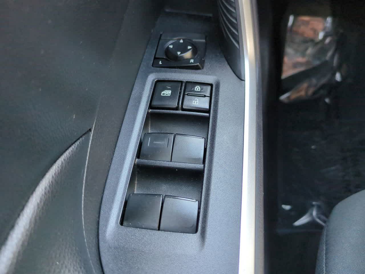 Thumbnail: 2020 Toyota RAV4 - 21