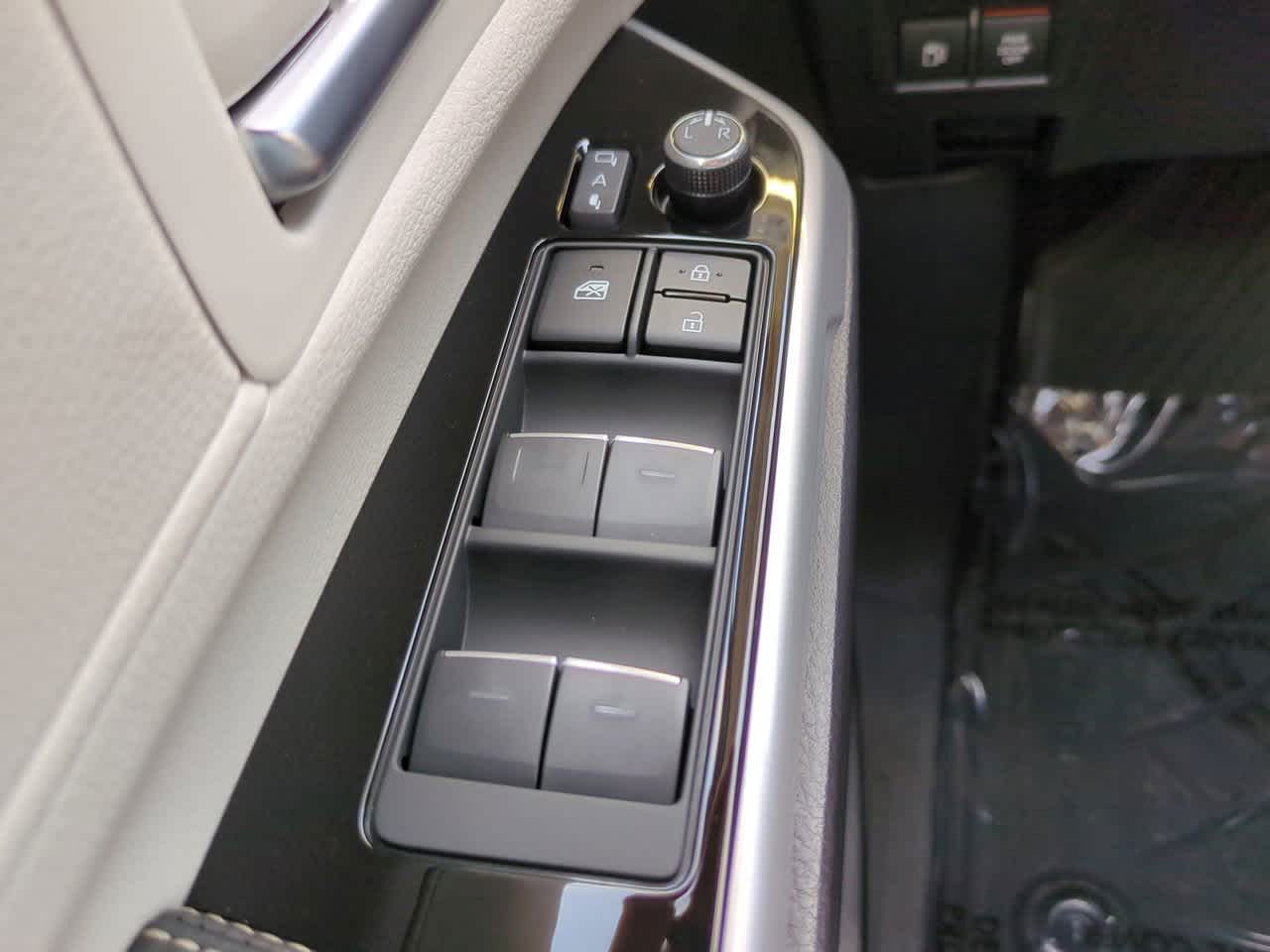 Thumbnail: 2025 Toyota Sienna - 22