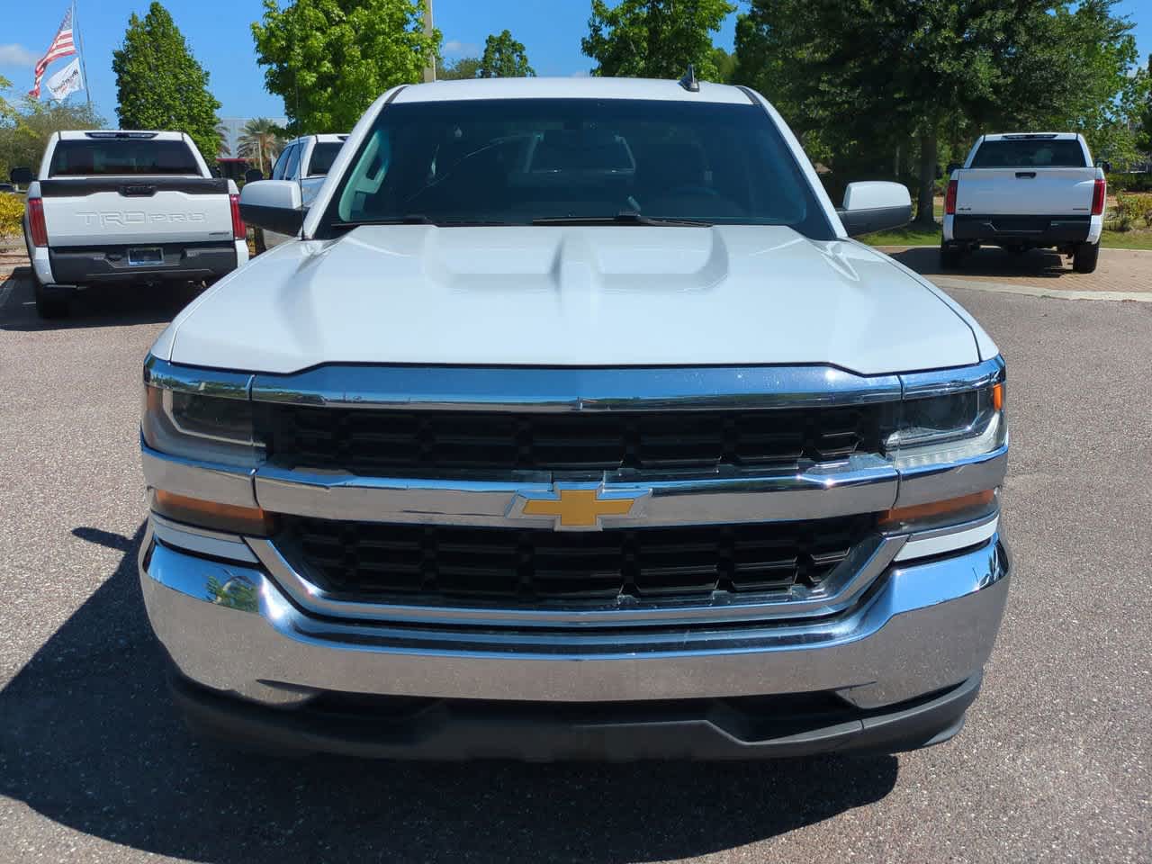 Thumbnail: 2018 Chevrolet Silverado 1500 - 9