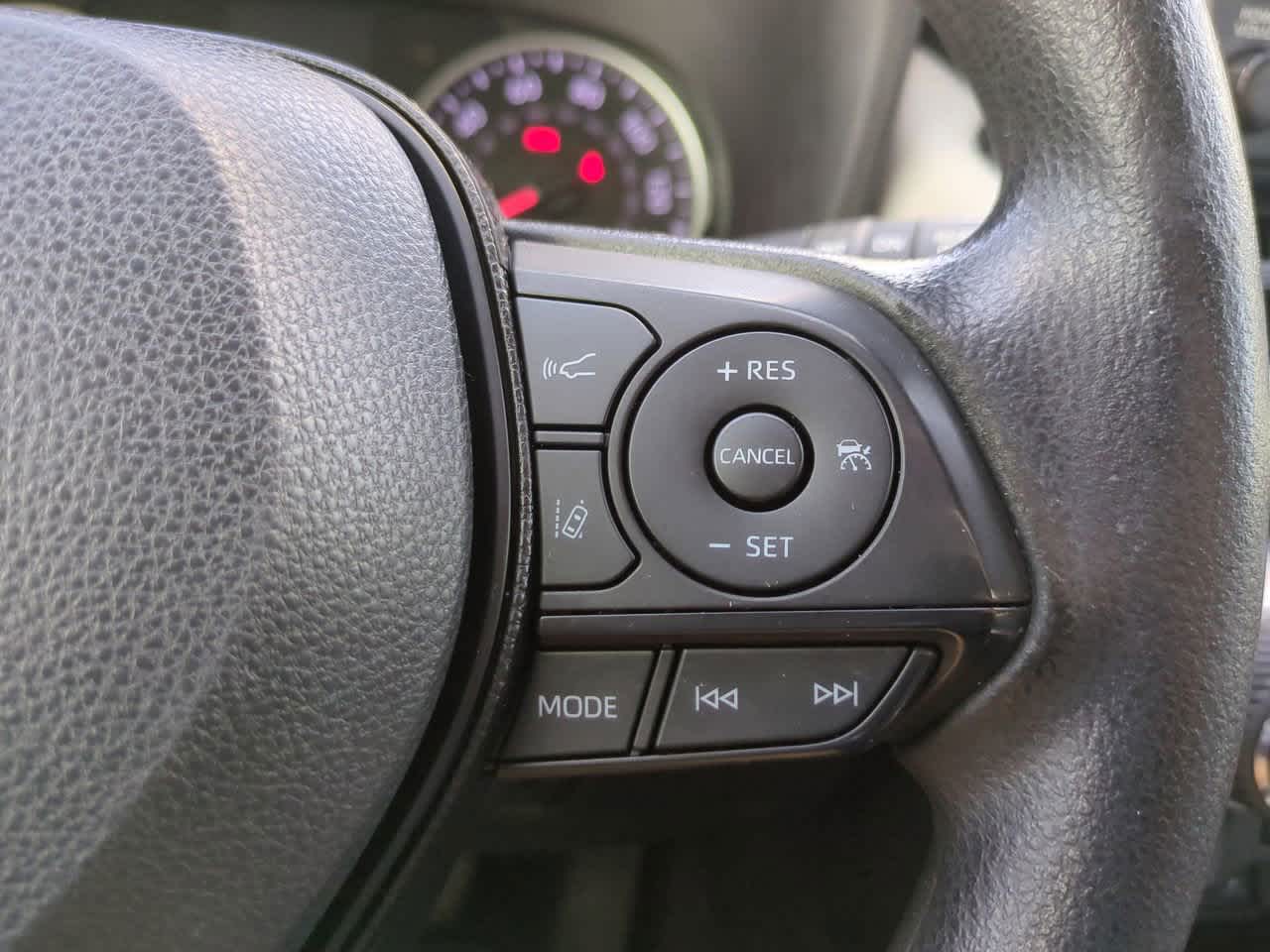 Thumbnail: 2019 Toyota RAV4 - 24