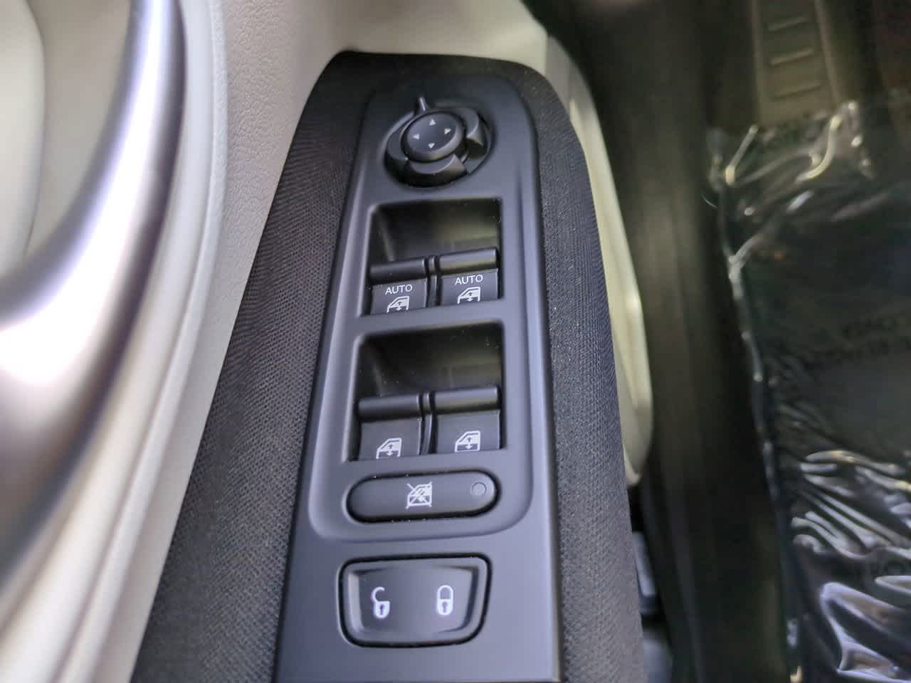 Thumbnail: 2018 Jeep Renegade - 20