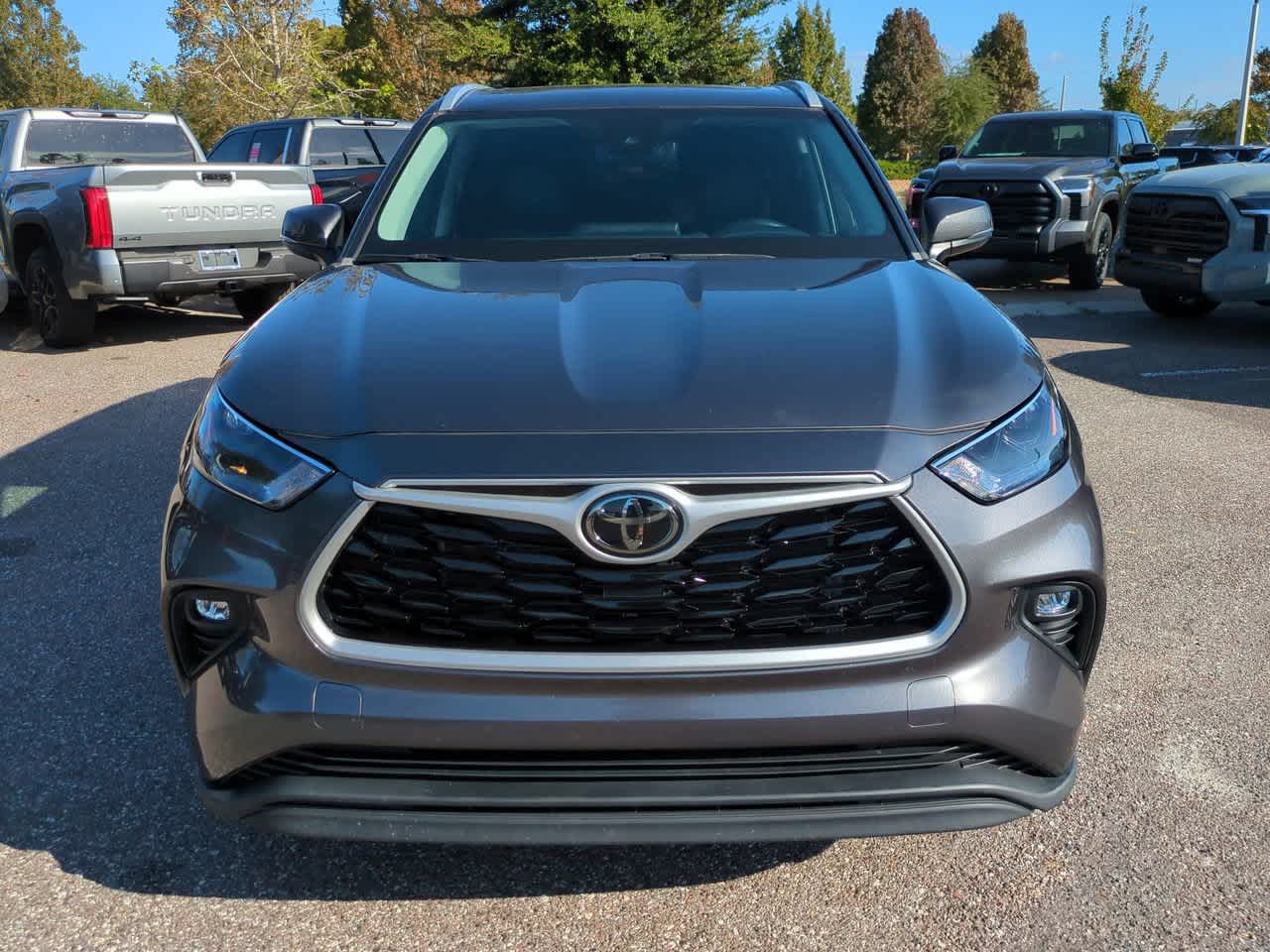 Thumbnail: 2023 Toyota Highlander - 9