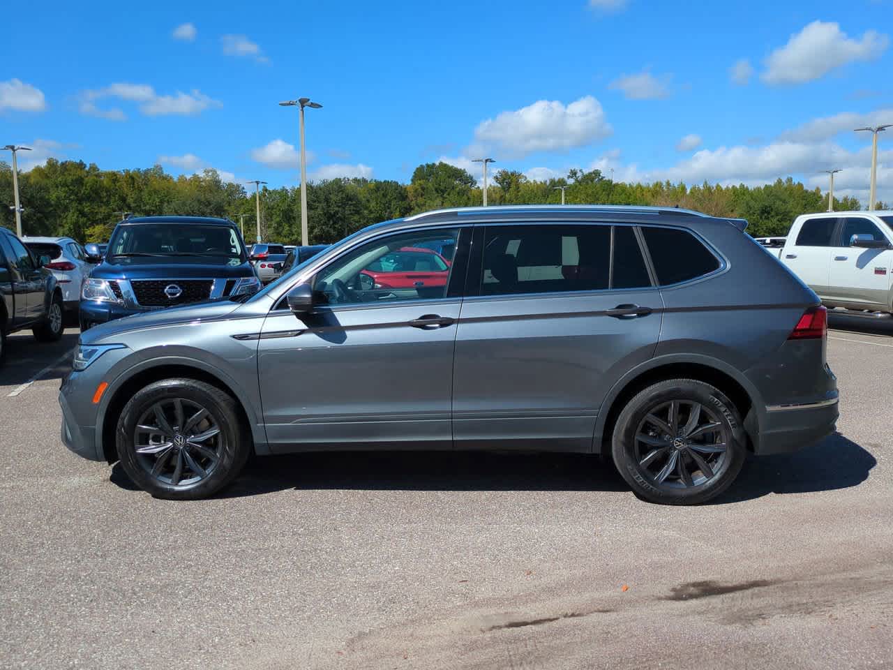 Thumbnail: 2023 Volkswagen Tiguan - 3