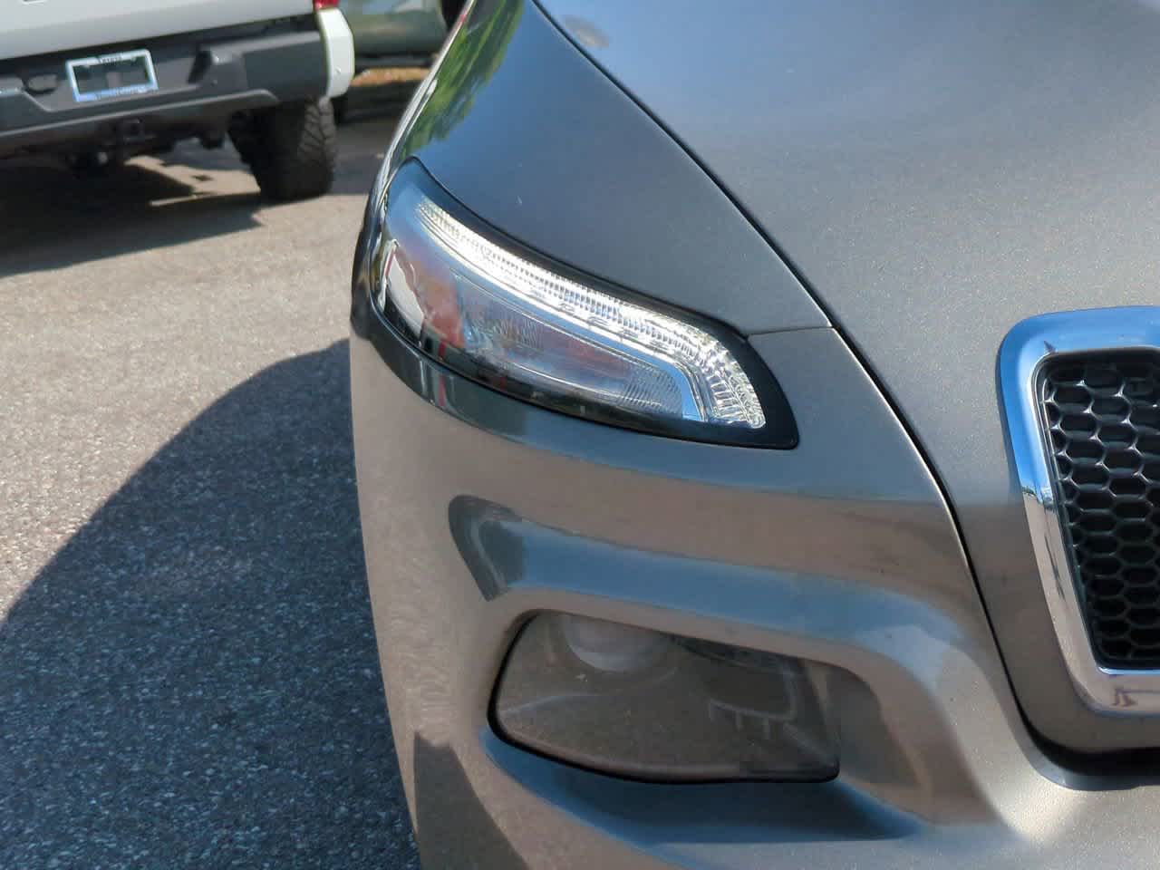 Thumbnail: 2017 Jeep Cherokee - 10
