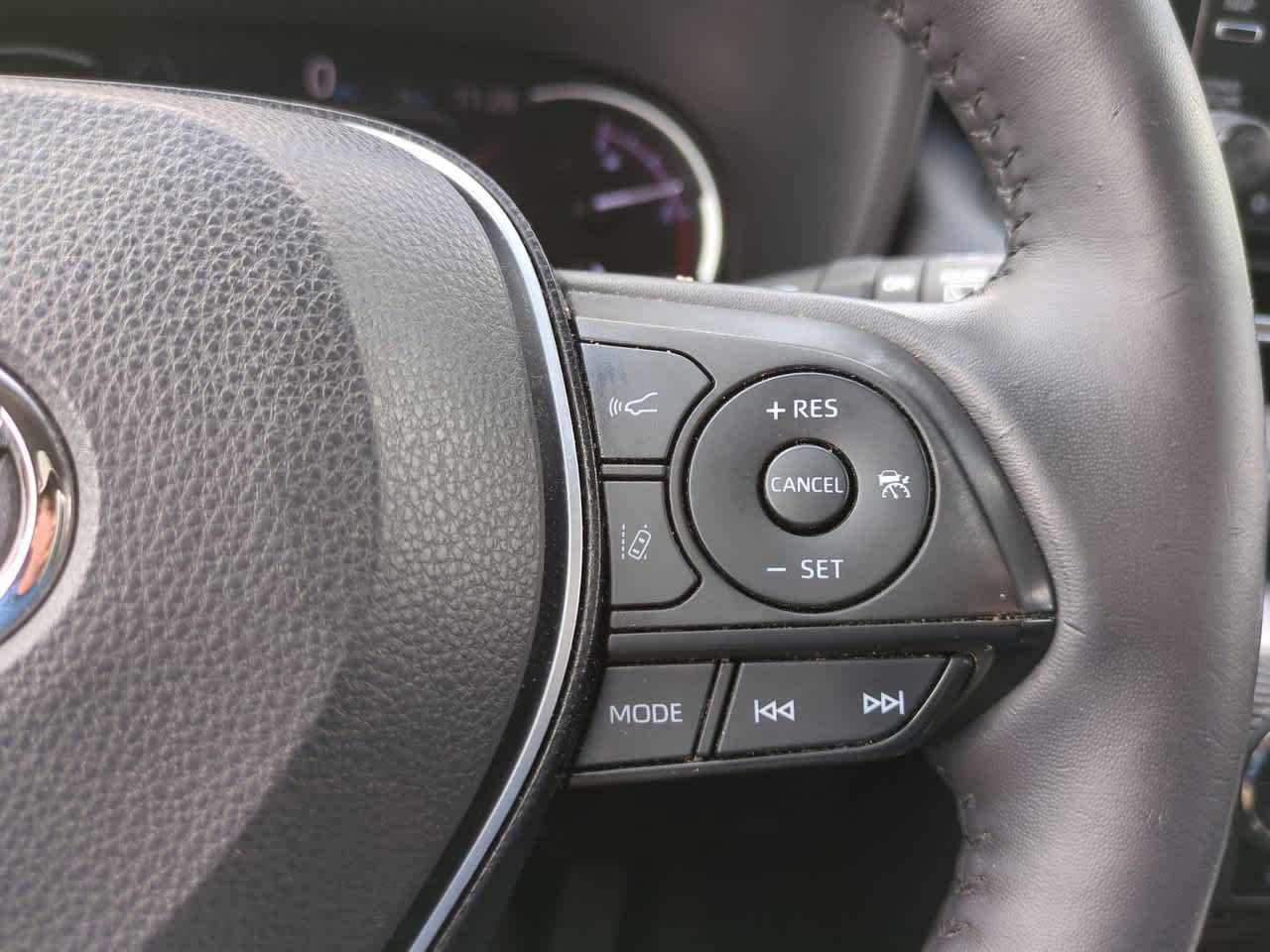 Thumbnail: 2020 Toyota RAV4 - 23