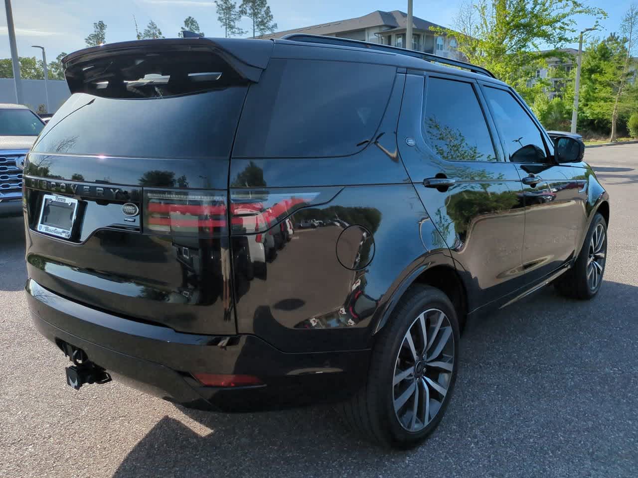 Thumbnail: 2021 Land Rover Discovery - 6