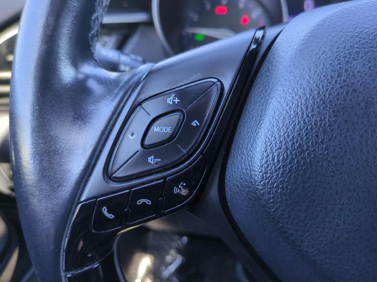 Thumbnail: 2018 Toyota C-HR - 23